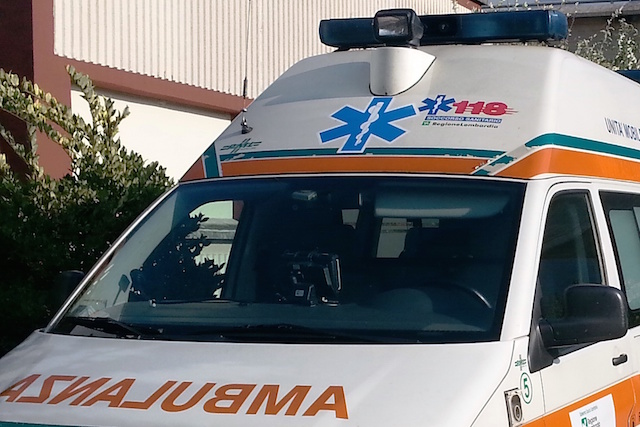 Rogno, scontro tra un’auto ed una moto: ricoverati 19enne e 68enne