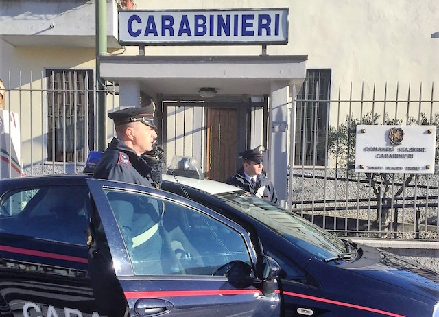 Va all’Italmark di Pisogne, prende 300 euro di merce dagli scaffali e se ne va senza pagare. Arrestato