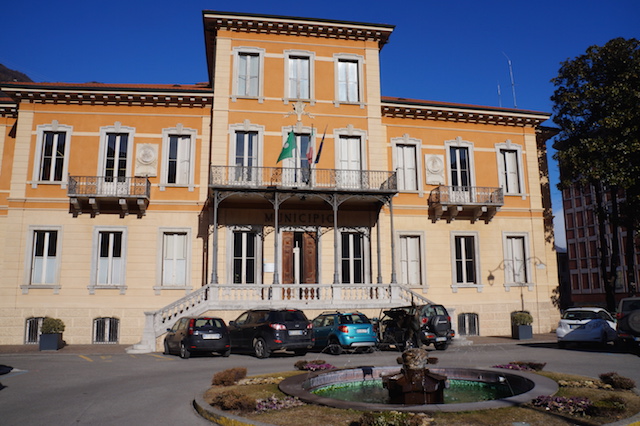 Breno, la minoranza all’attacco sui supermercati a nord del paese