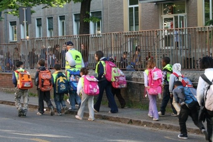 Edolo, cercasi volontari per accompagnare il “Piedibus”