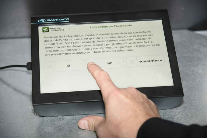 Che fine hanno fatto i tablet utilizzati per il referendum sull’autonomia della Regione Lombardia?
