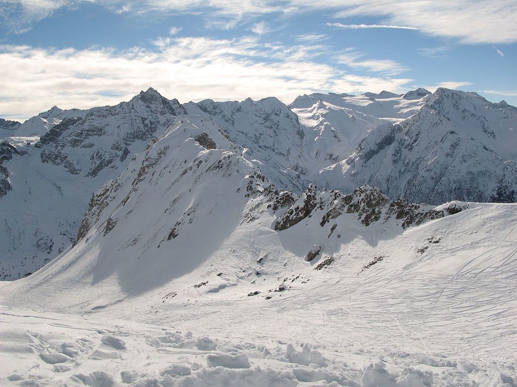 Attesa una perturbazione che porterà neve in quota. Nel frattempo aprono nuove piste al Tonale