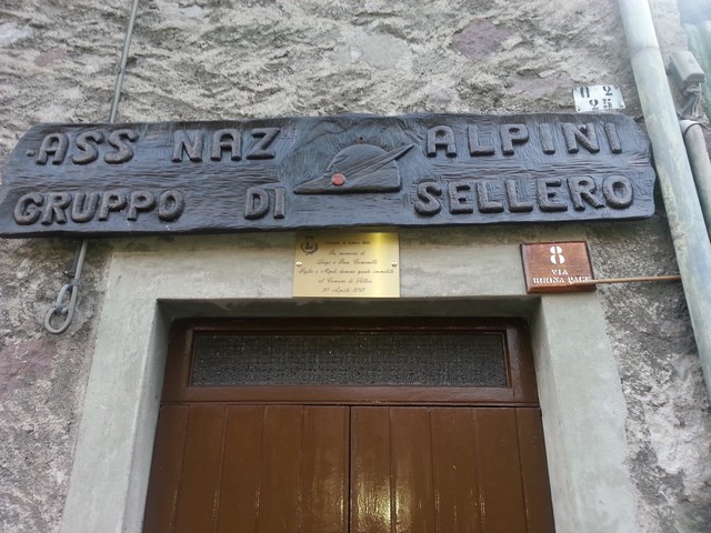 Gruppi Ana: a Demo la famiglia di Domenico Bianchi affida la medaglia d’argneto, a Sellero è stata inaugurata la nuova sede