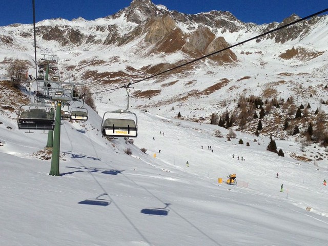 Piste affollate e qualche sciatore soccorso in seguito a caduta nel comprensorio Ponte di Legno Tonale