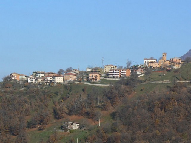 Pian Camuno, 75enne muore d’infarto davanti alla casa in fumo