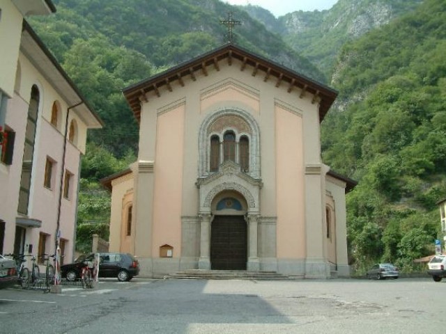 Cogno, piazza intitolata a don Pietro Stefanini