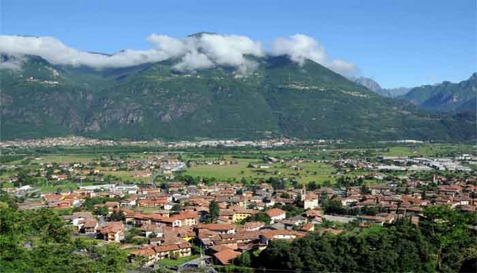 Artogne, rifiuti abbandonati per strada: il Comune lancia un appello agli abitanti