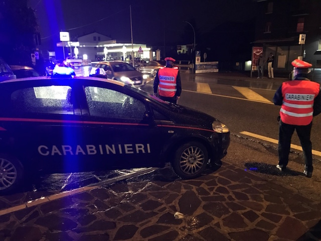 Darfo, aggredisce la coinquilina con un coltello poi si dà alla fuga. Arrestata ballerina sudamericana