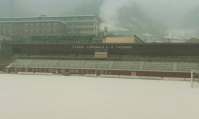 Calcio, la neve fa rinviare le partite di sabato e mette in forse quelle di domenica