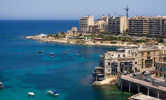 Lovere, per due classi del liceo la gita a Malta finisce con un’intossicazione alimentare