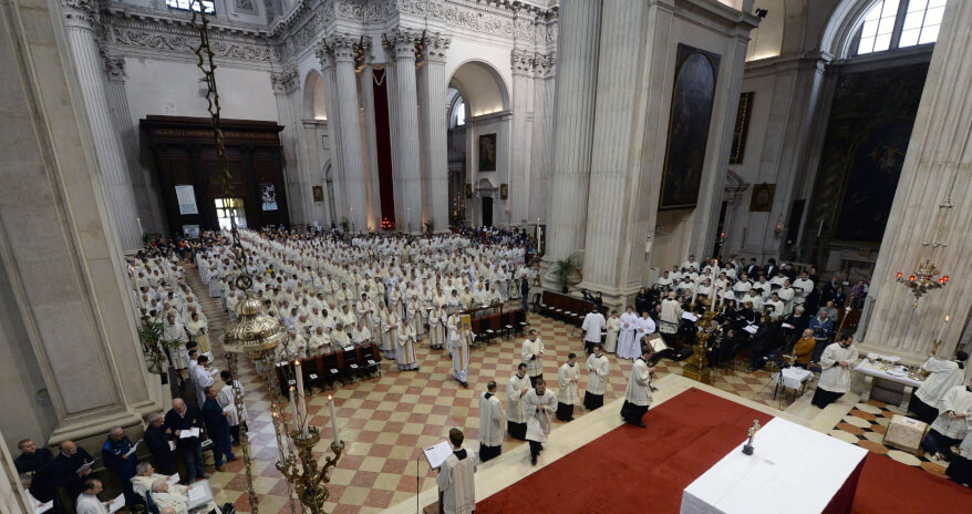 Mons. Tremolada durante la messa crismale annuncia la “rivoluzione” nella Chiesa bresciana