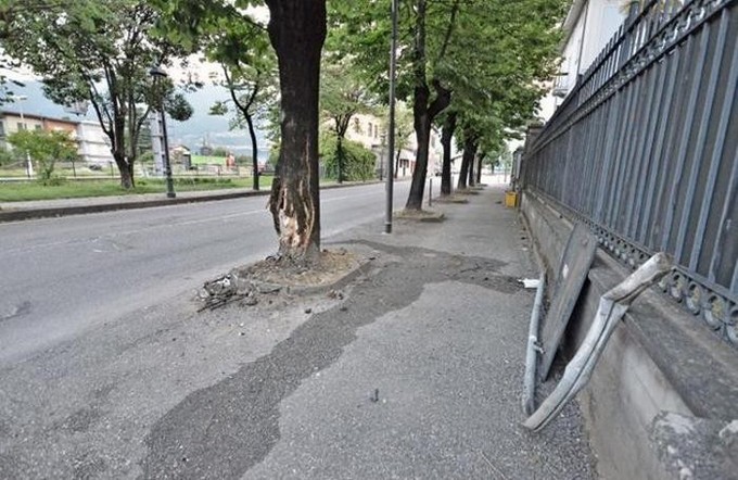 Pisogne, l’auto si schianta contro un albero. Muore una 54enne di Lovere
