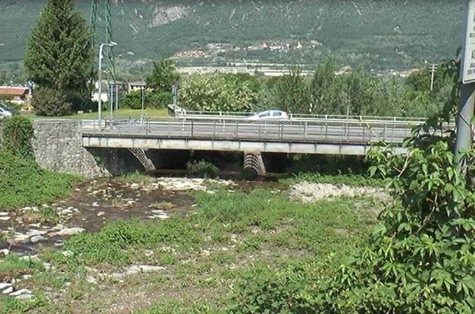 Piancamuno, 18enne cade nel torrente di notte. Indagano i carabinieri