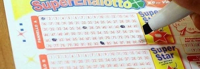 Centrato il 6 al Superenalotto grazie al ‘sistemone’: a Brescia un milione di euro