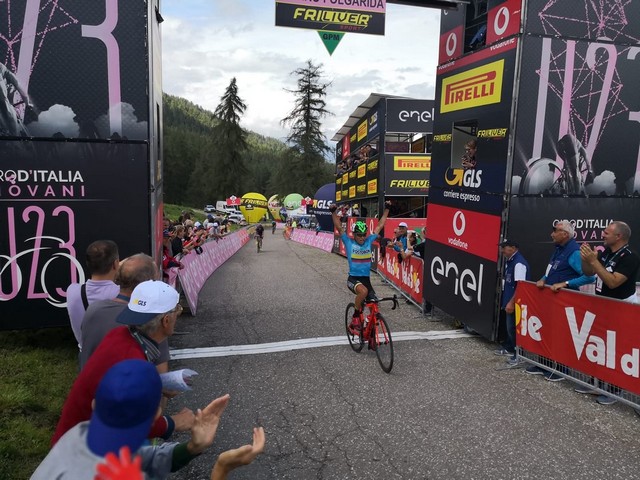 Giro d’Italia Under 23, la tappa “camuno-trentina” vinta da Rubio. Williams maglia rosa