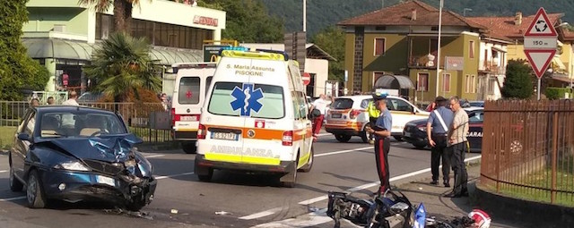 Incidente a Costa Volpino, fuori pericolo ma ancora grave la 55enne a bordo della moto