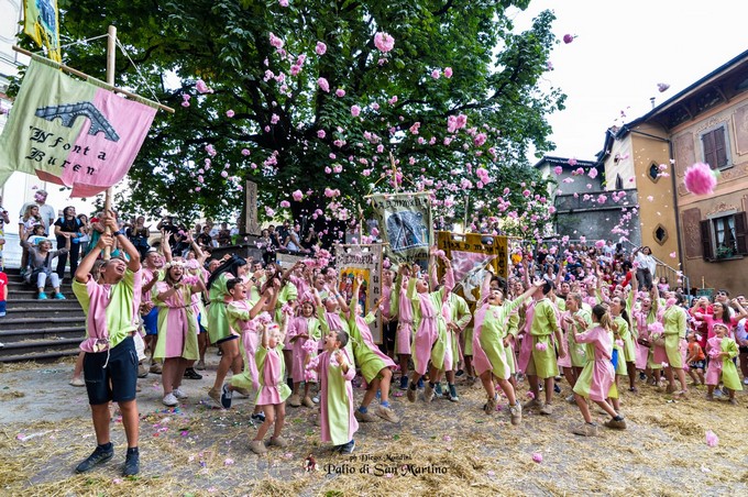 Borno, la contrada di En font Buren vince il Palio di San Martino