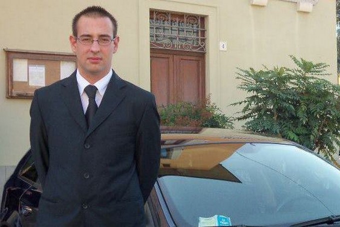Gianico, è il momento del cordoglio. Torna a casa la salma di Manuele Mondini