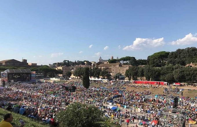 Papa Francesco sprona i giovani al Circo Massimo. Più di 500 i pellegrini bresciani a Roma