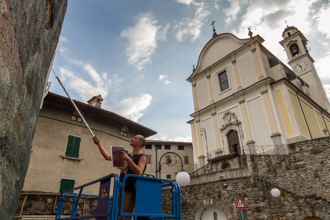 Malegno, Borondo inaugura la sua opera per Wall in Art