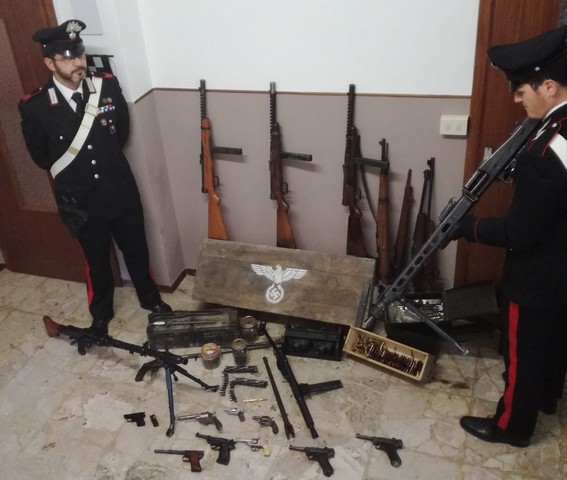 Detenevano armi illegali in casa: arrestati due 50enni bresciani