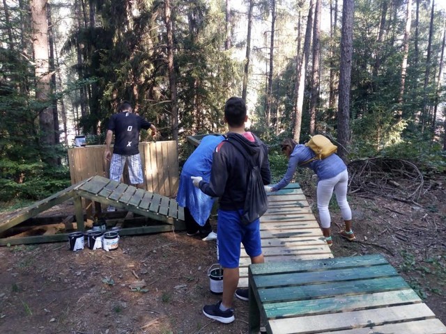 Edolo, una ‘bike arena’ nel bosco: l’idea di Mattia Sassi (aiutato dai ragazzi de Il Cardo)