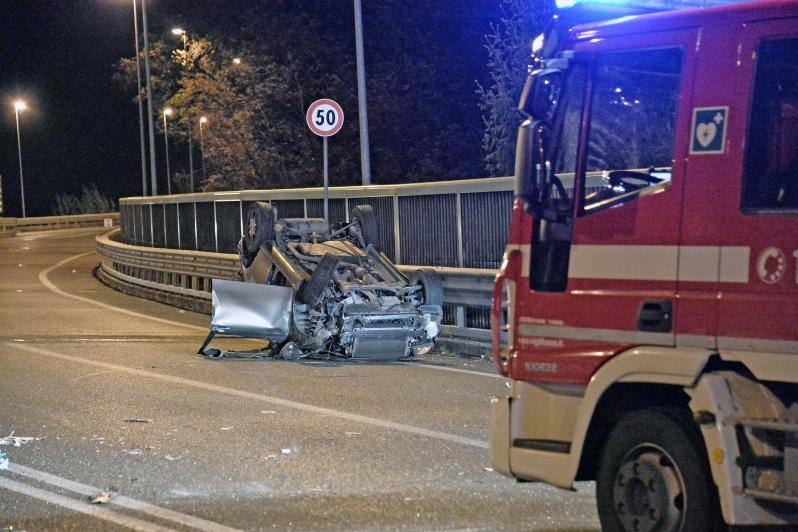Auto si ribalta lungo la Sp 510 all’alba. Un 54enne al Civile
