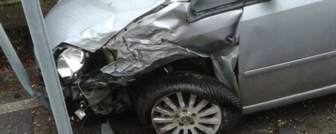 Clusone, 41enne finisce contro un muro: ricoverata a Bergamo