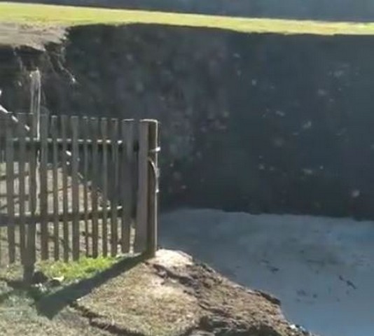 Esine, una voragine ai laghetti: divieto di transito
