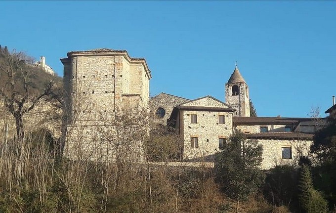 Provaglio d’Iseo, ultime ore per il bando di gestione del Monastero. Ma la Fondazione è polemica