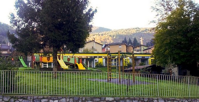 Spiegare il numero 112 dell’emergenza ai bambini della materna. A Breno ci pensa la Croce Rossa