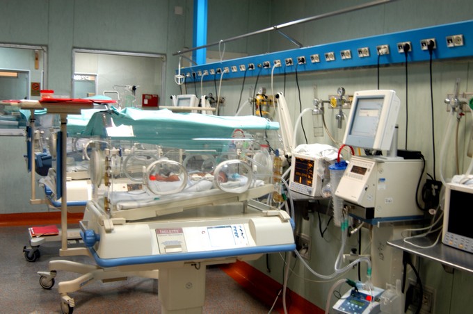 Quattro bimbi morti al Civile, uno di loro originario di Costa Volpino. Si attende l’esito dell’autopsia