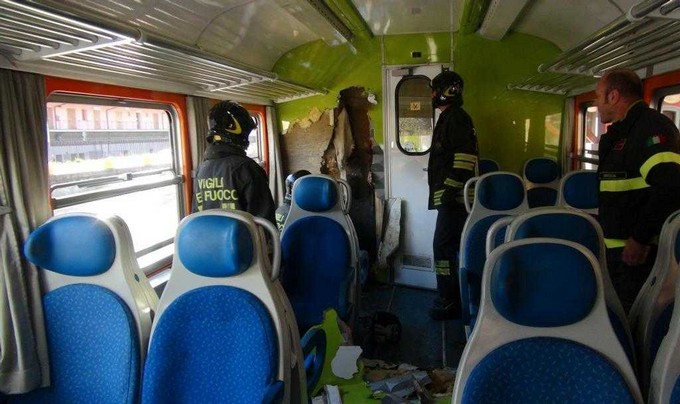 Incendio sul treno, intervento dei vigili del fuoco alla stazione di Edolo