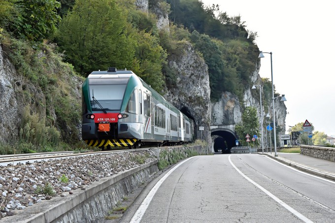 Bus sostitutivi e modifiche agli orari dei treni in seguito all’incendio della Feltri di Marone