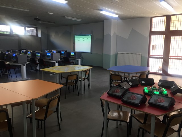 Borno, un anonimo ha deciso di donare i computer nuovi alla scuola primaria