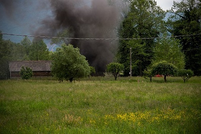 Costa Volpino, struttura rurale distrutta da un incendio
