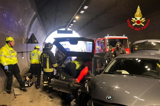 Incidente in galleria sulla Provinciale 510 a Pisogne: tre feriti non gravi, disagi al traffico