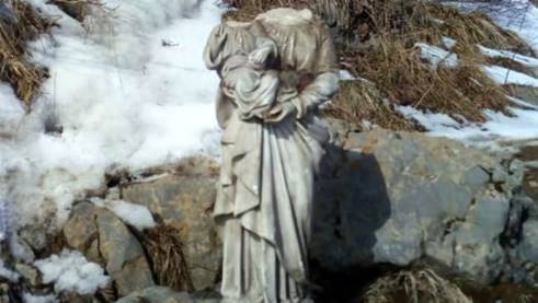 Vandali in azione sul Guglielmo: due statue della Madonnina decapitate lungo il sentiero