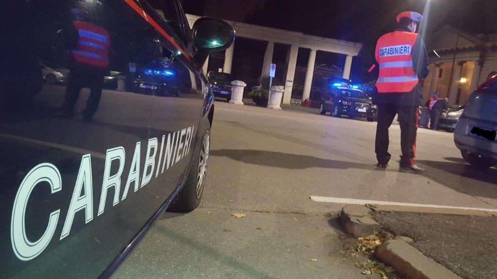 In auto con la cocaina nella borsa. Arrestata dai carabinieri una 19enne camuna