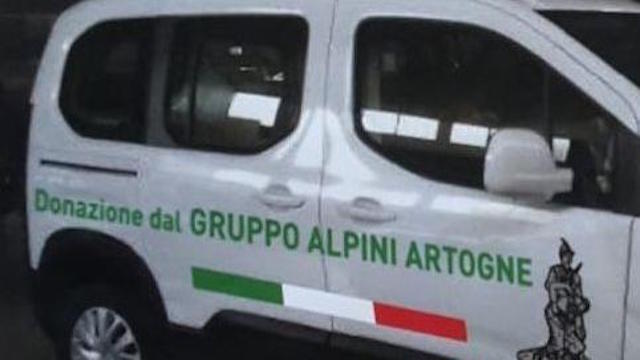 Artogne, dagli Alpini un pullmino per gli anziani