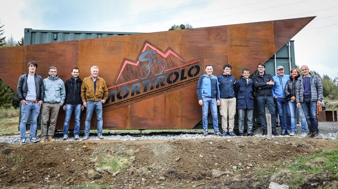 Uno spogliatoio e ricarica e-bike: il Mortirolo a portata di tutti