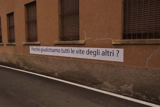 Sonico, domande affisse lungo le vie del paese: un ‘blitz’ della Cooperativa Il Cardo