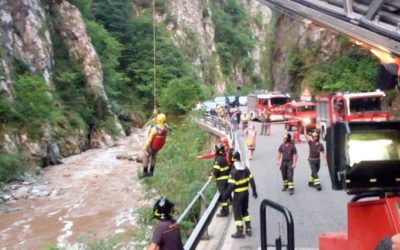 Bloccati sull’Oglio: paura per due pescatori a Berzo Demo