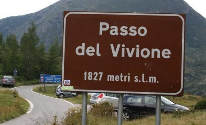 Passo del Vivione ancora chiuso sul versante bresciano: lavori in corso e furbetti che aggirano il divieto